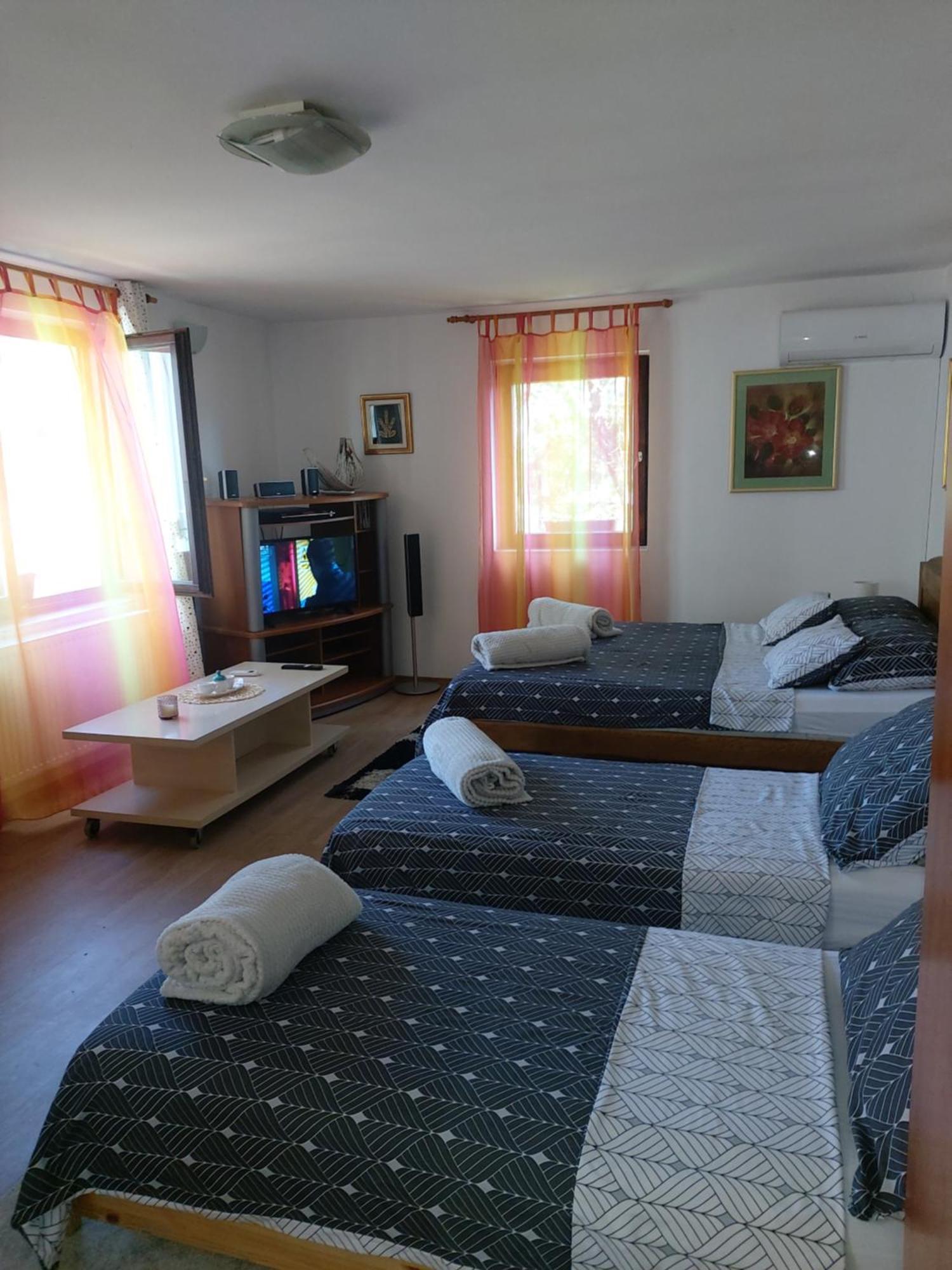 Studio Apartman Kotro Beli Manastir Exterior photo